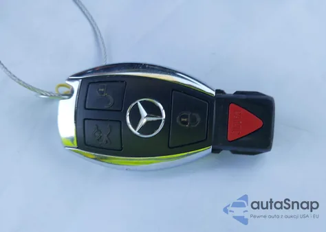 2010 Mercedes-Benz C 300 Luxury/Sport z USA, uszkodzony, nr VIN WDDGF5EB8AR117767